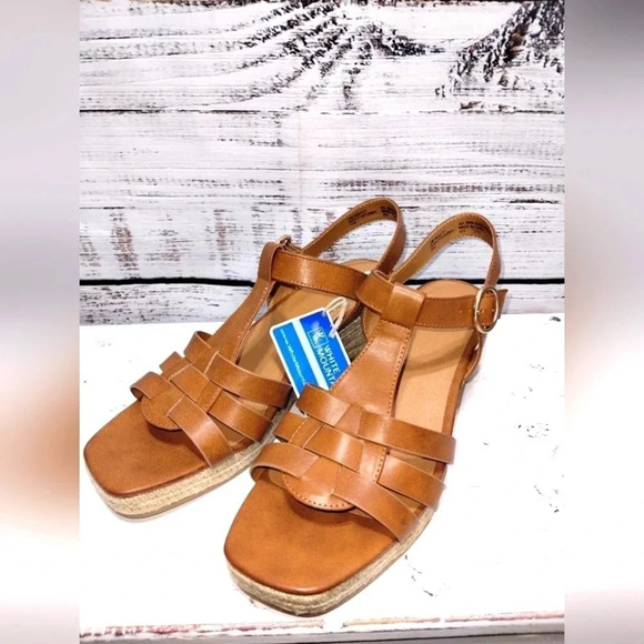 White Mountain Stormy Sandal Tan size 10 Wedge Rattan Vacation Resort - Picture 6 of 6